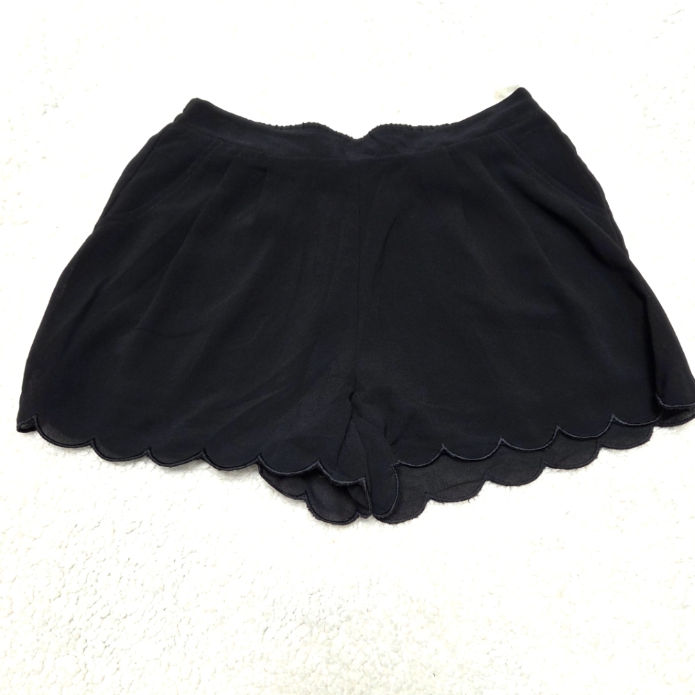 Active USA Elegant Black High‎ Waist Shorts Scalloped Edge Womens Small Pockets